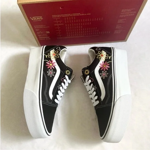 Vans Old Skool Stackform Embroidery
Black / True White Women 8.5 US - Picture 5 of 10